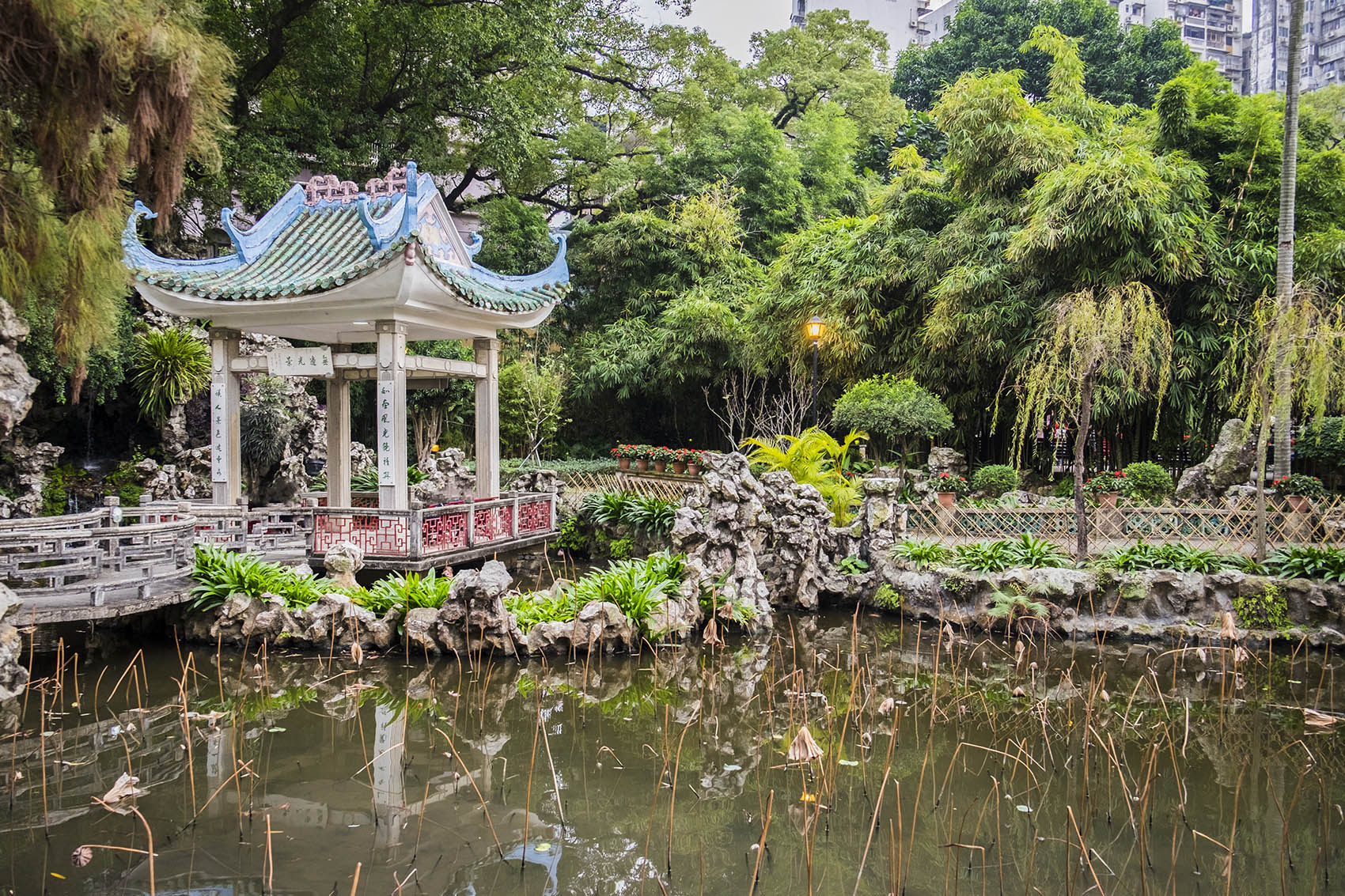 Lou Lim Ieoc Garden: Alcove