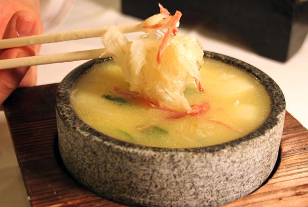 Gold Moon Garden Chinese Restaurant: Braised Shark’s Fin Soup with Bamboo Pith and Yunnan Ham in Stone Pot