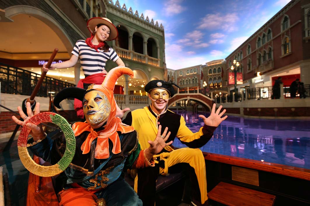 Gondola at Venetian Macao: Characters