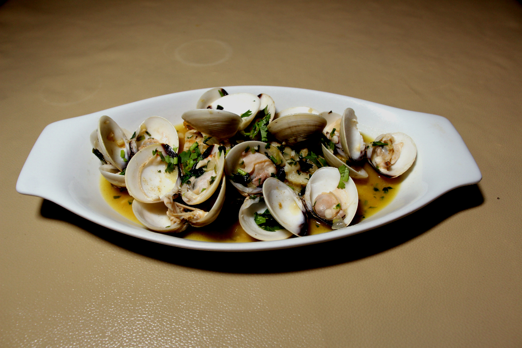 Macau: Clam Dish at Cafe Flor Bela