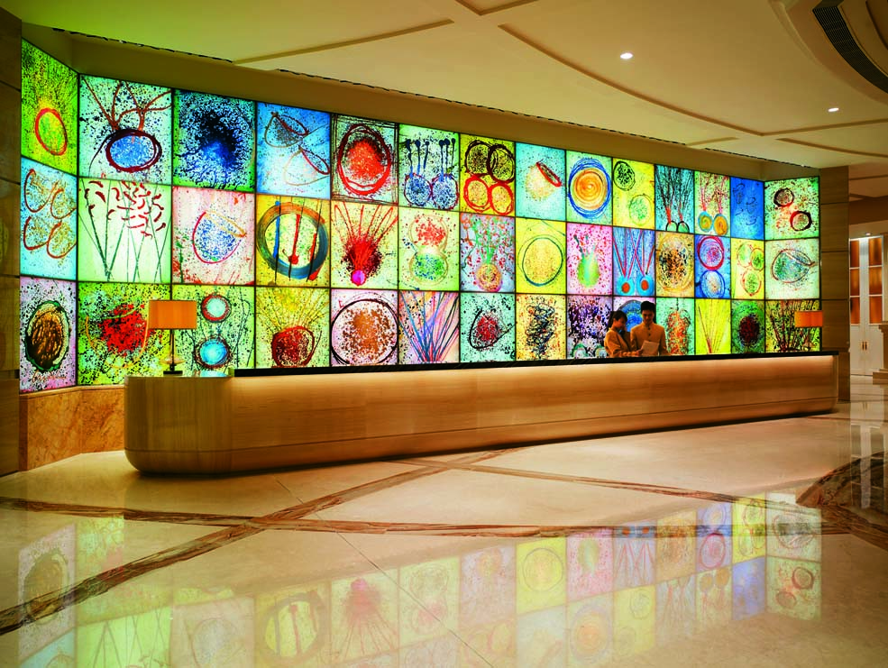 MGM Macau: Fiori di Paradiso Glass Wall at the Hotel Reception