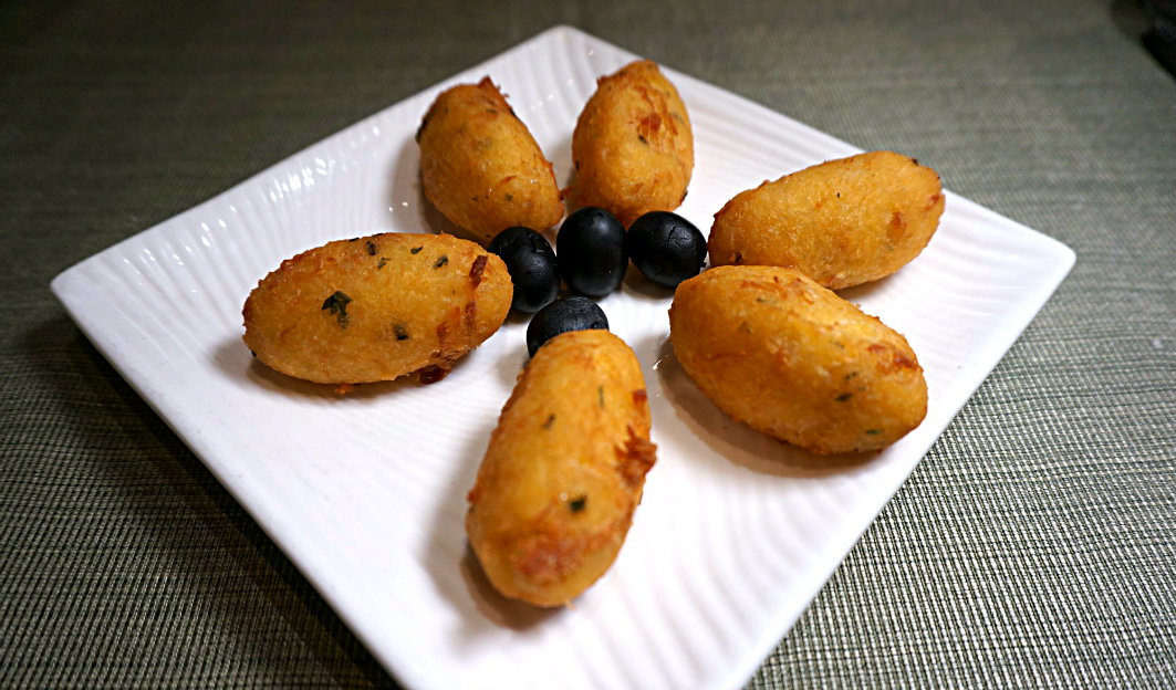 Restaurante Litoral Macau, Fried Bacalhau Balls