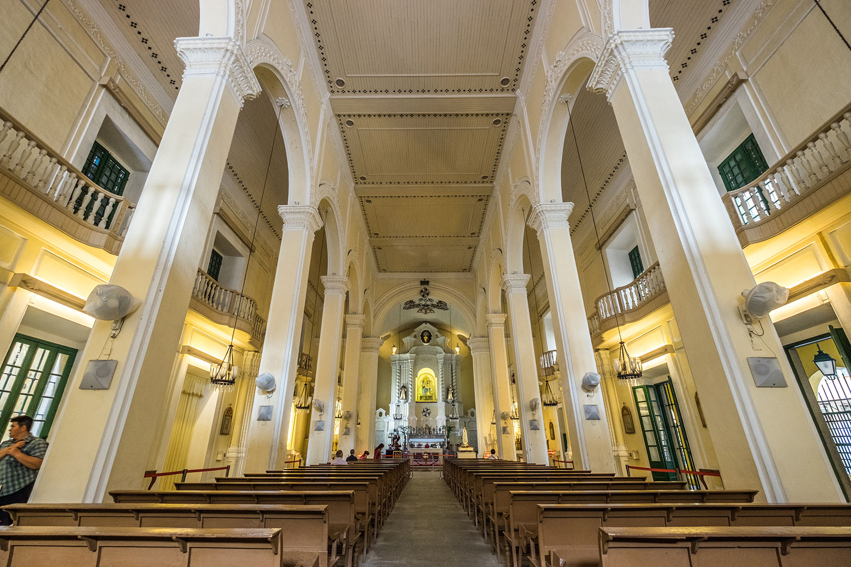 St. Dominic's Church: Interior