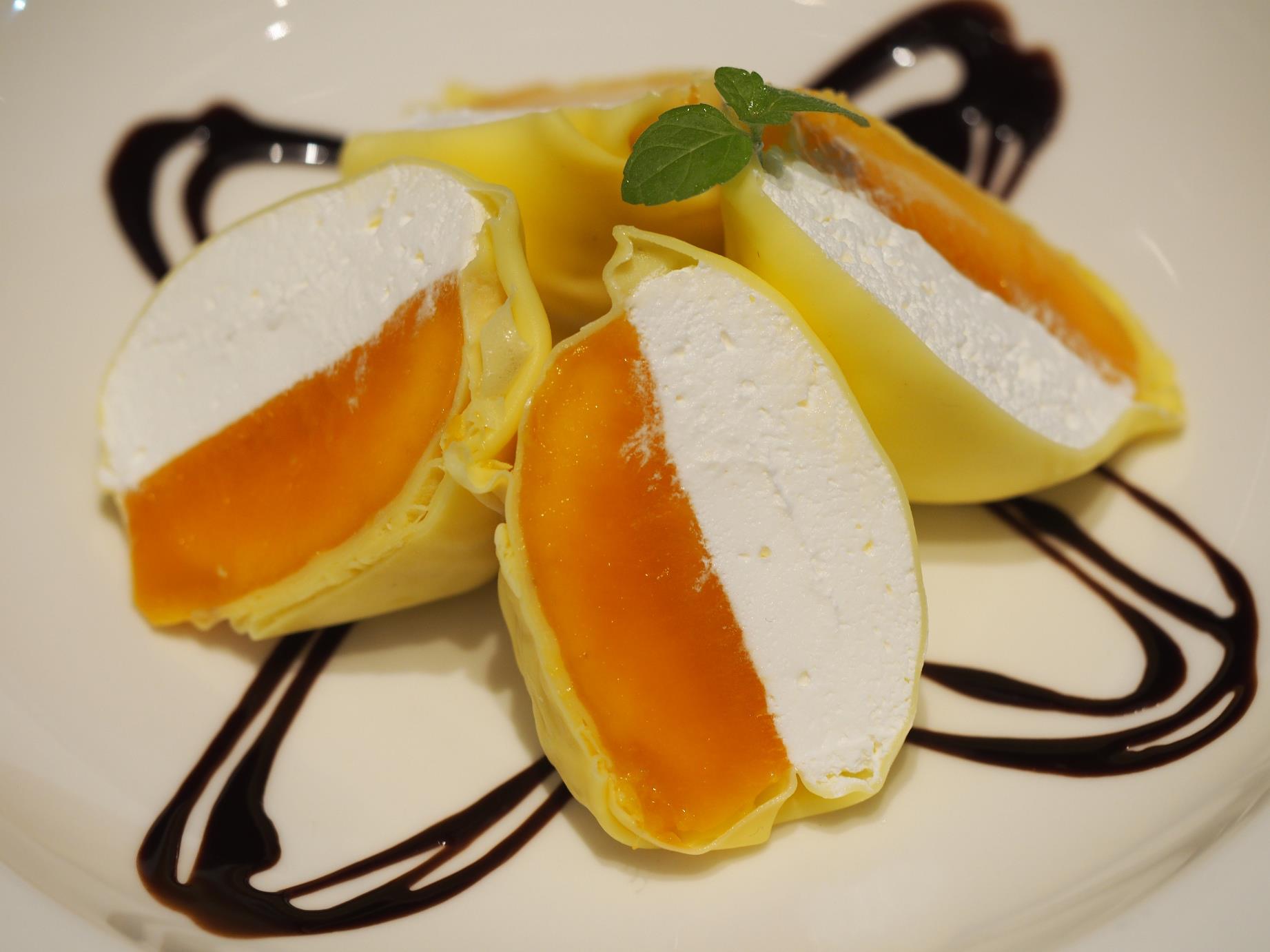 Azucar Macau: Mango Crepe