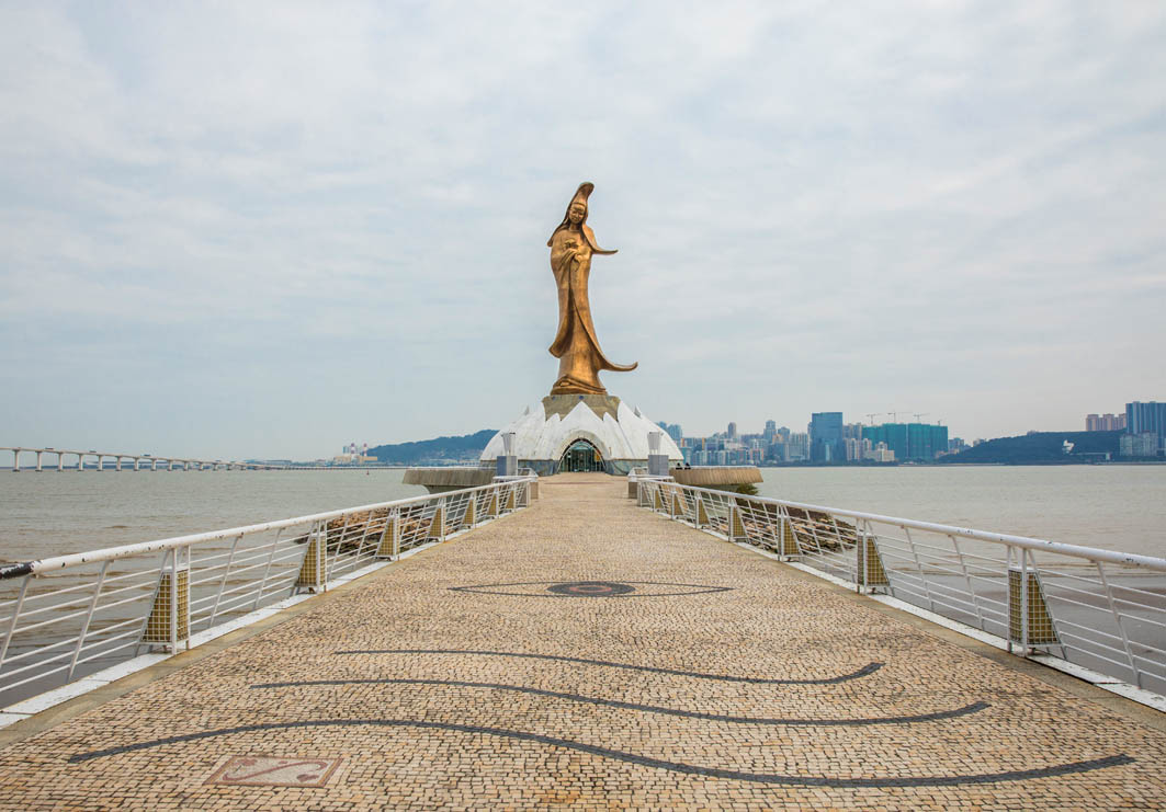 Kun Iam Statue in Macau: Walkway